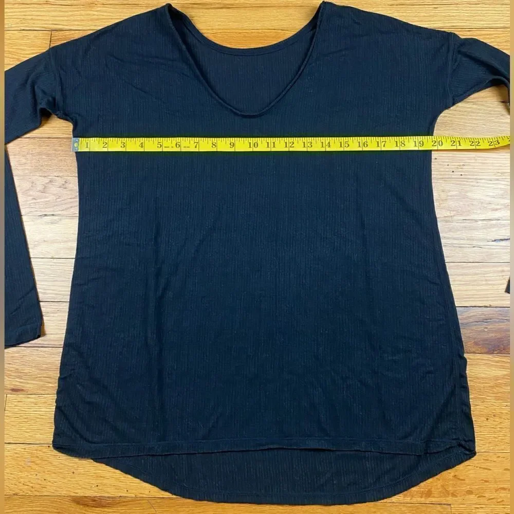 🪦Lululemon 6/8 Tight Knit Black Long Sleeve (3 for 30 sale) - Picture 3 of 7